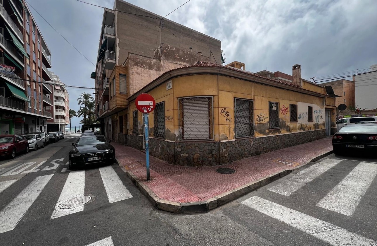 Resale - Grundstück / Land -
Torrevieja - Playa del Cura