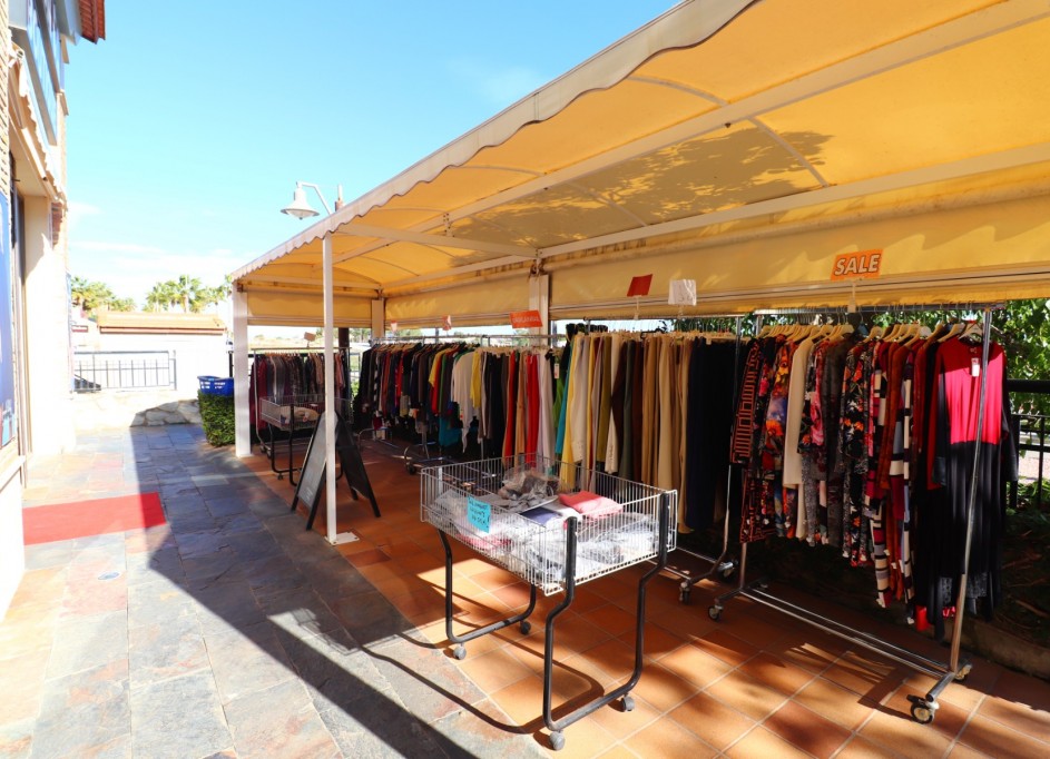 Resale - Kommerziell -
Algorfa - La Finca Golf Resort