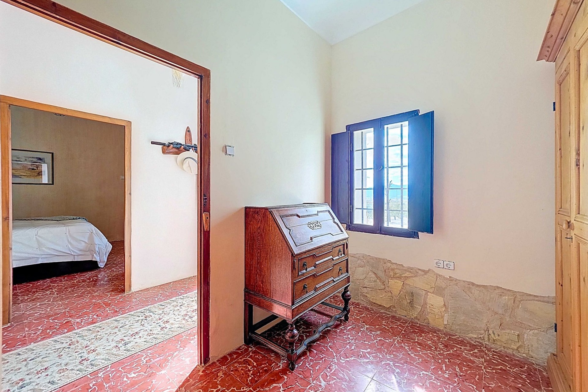 Resale -  -
La Alberquilla