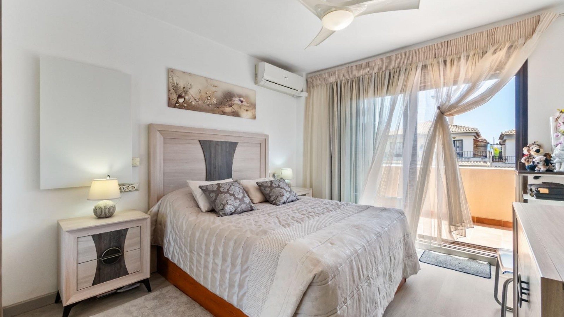 Resale - Reihenhaus / Stadthaus -
Torrevieja - Aguas Nuevas