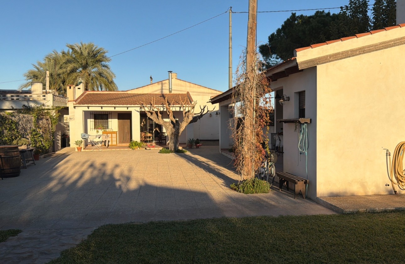 Resale - Semi Detached Villa -
Dolores