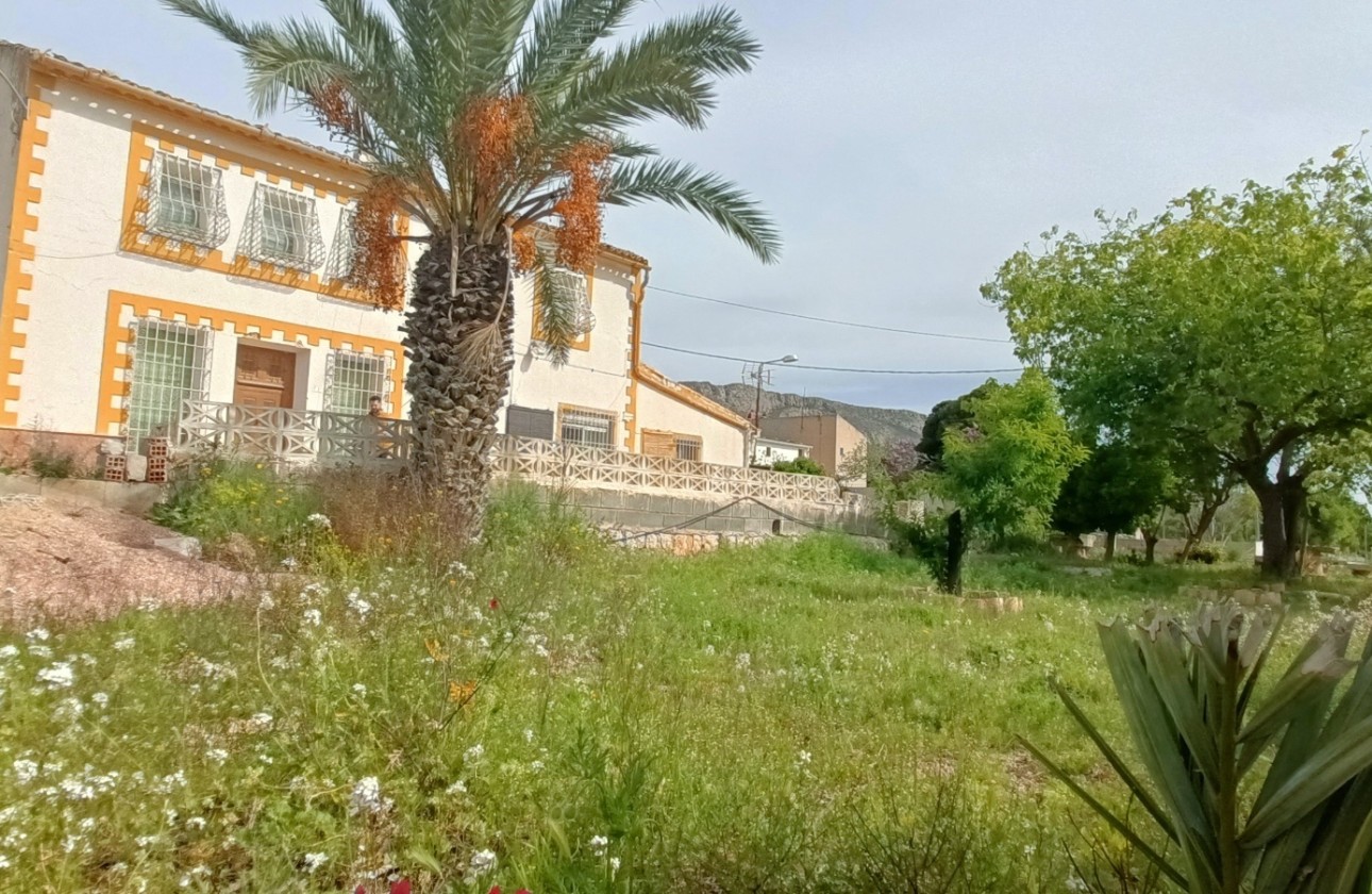 Resale - Semi Detached Villa -
La Romana