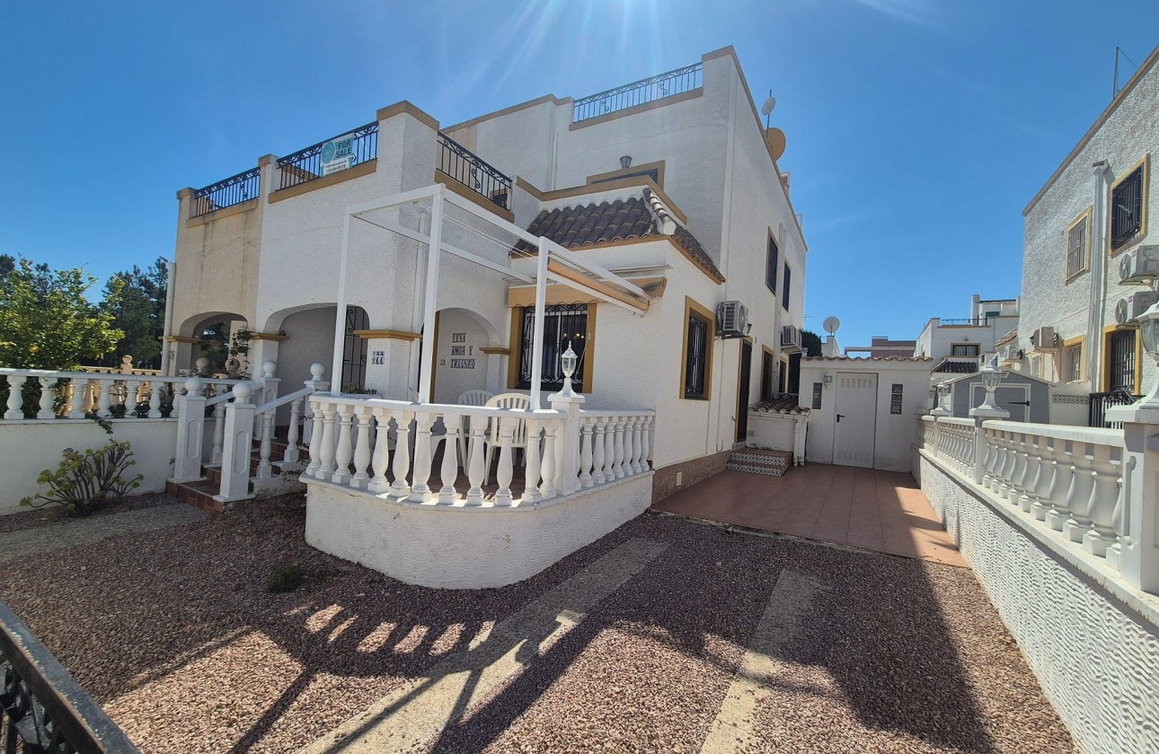 Resale - Semi Detached Villa -
Los Altos