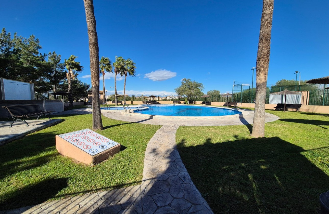 Resale - Semi Detached Villa -
Los Altos