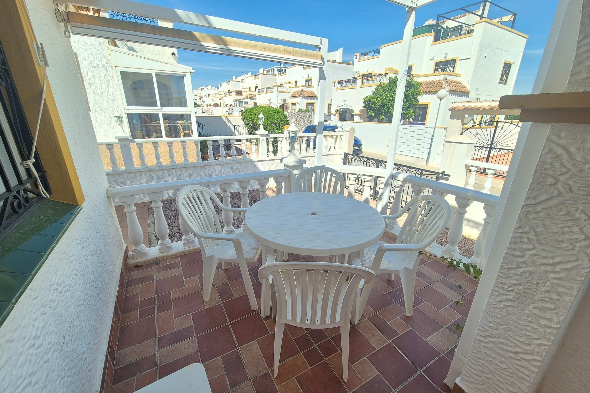 Resale - Semi Detached Villa -
Los Altos