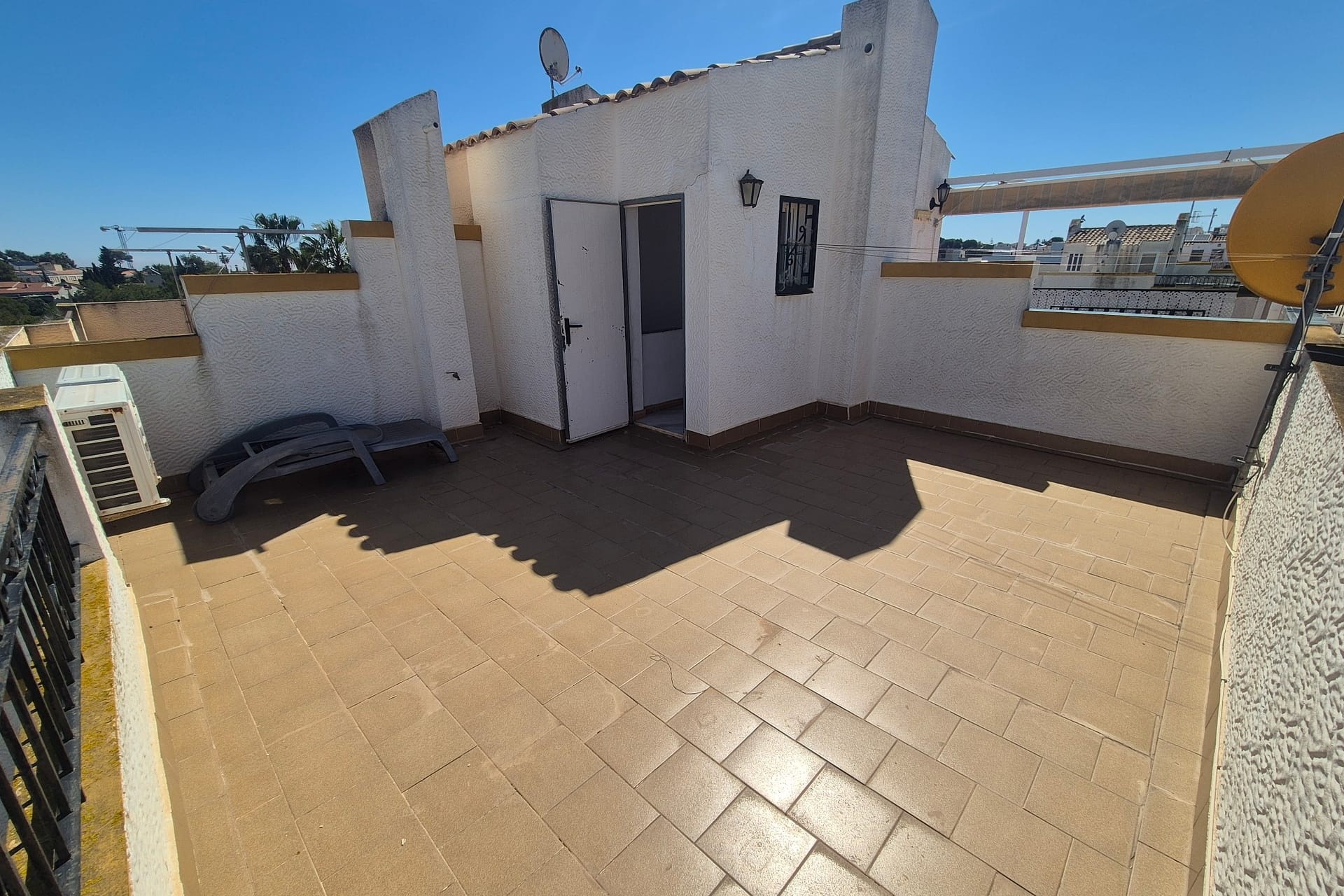 Resale - Semi Detached Villa -
Los Altos