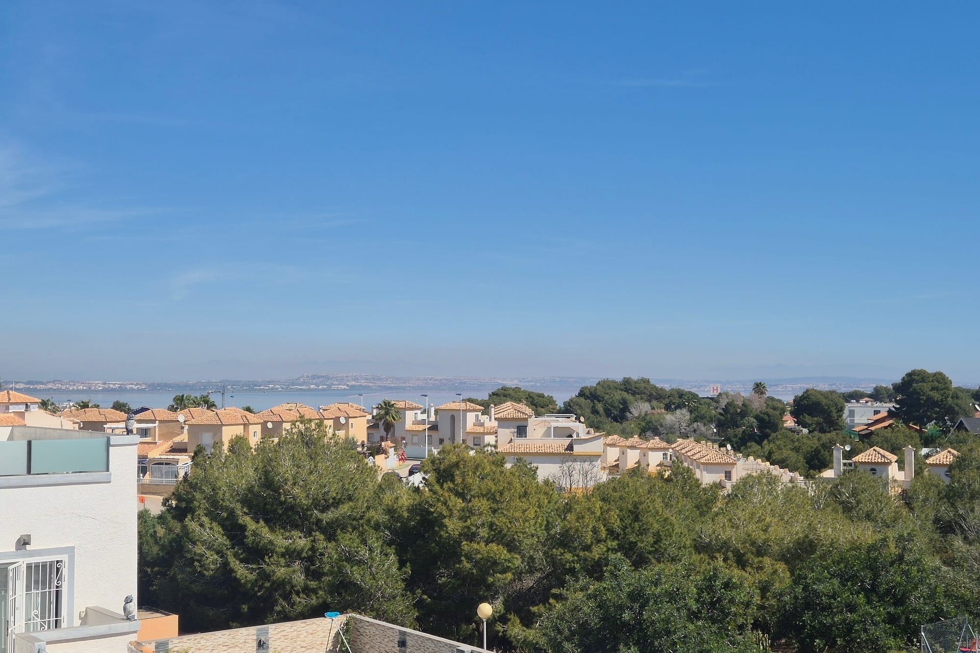 Resale - Semi Detached Villa -
Los Altos