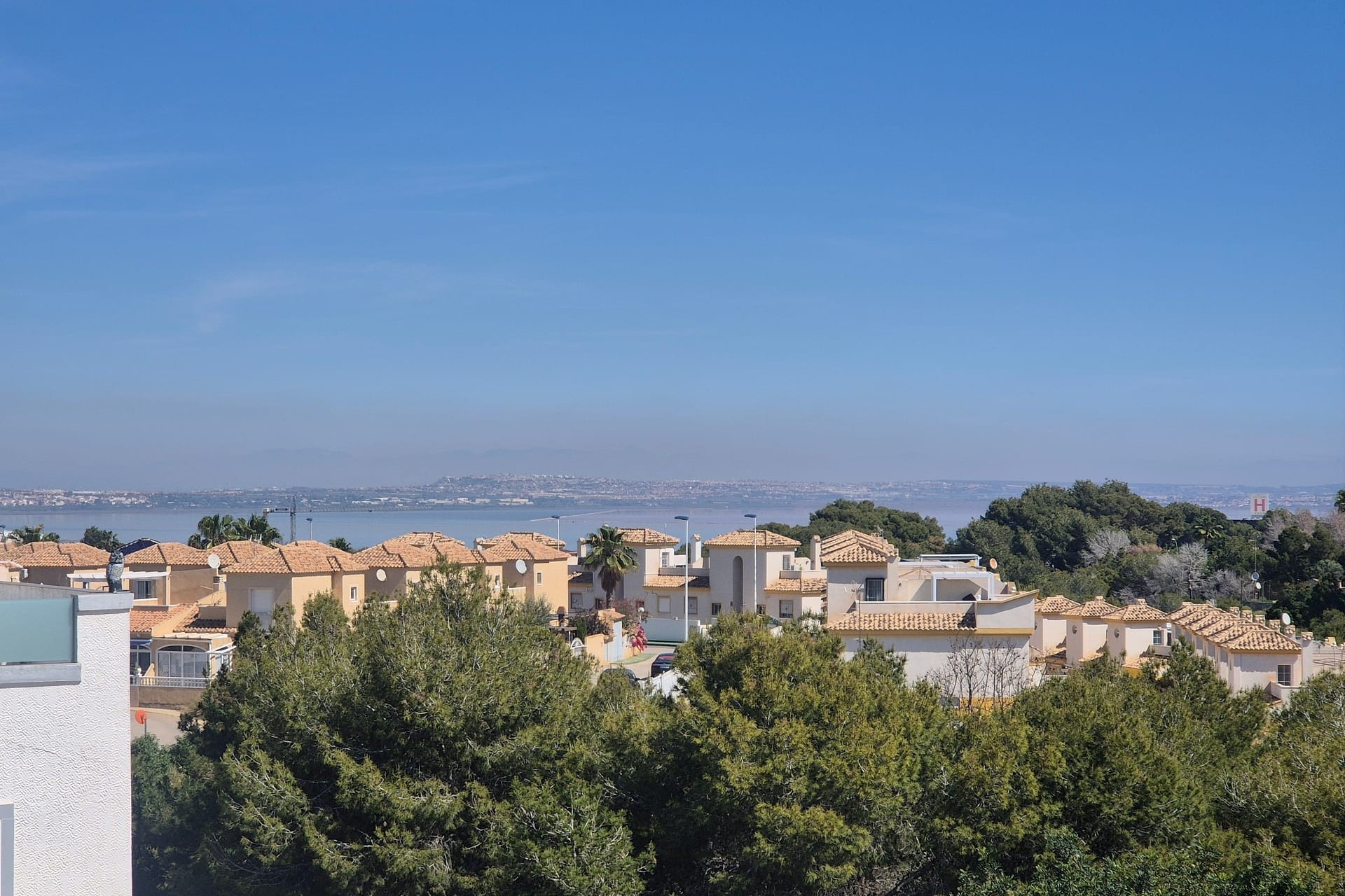 Resale - Semi Detached Villa -
Los Altos
