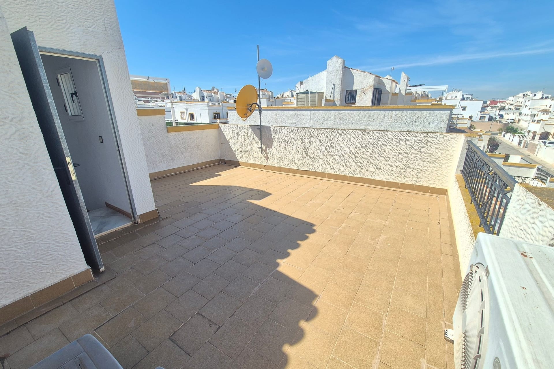 Resale - Semi Detached Villa -
Los Altos