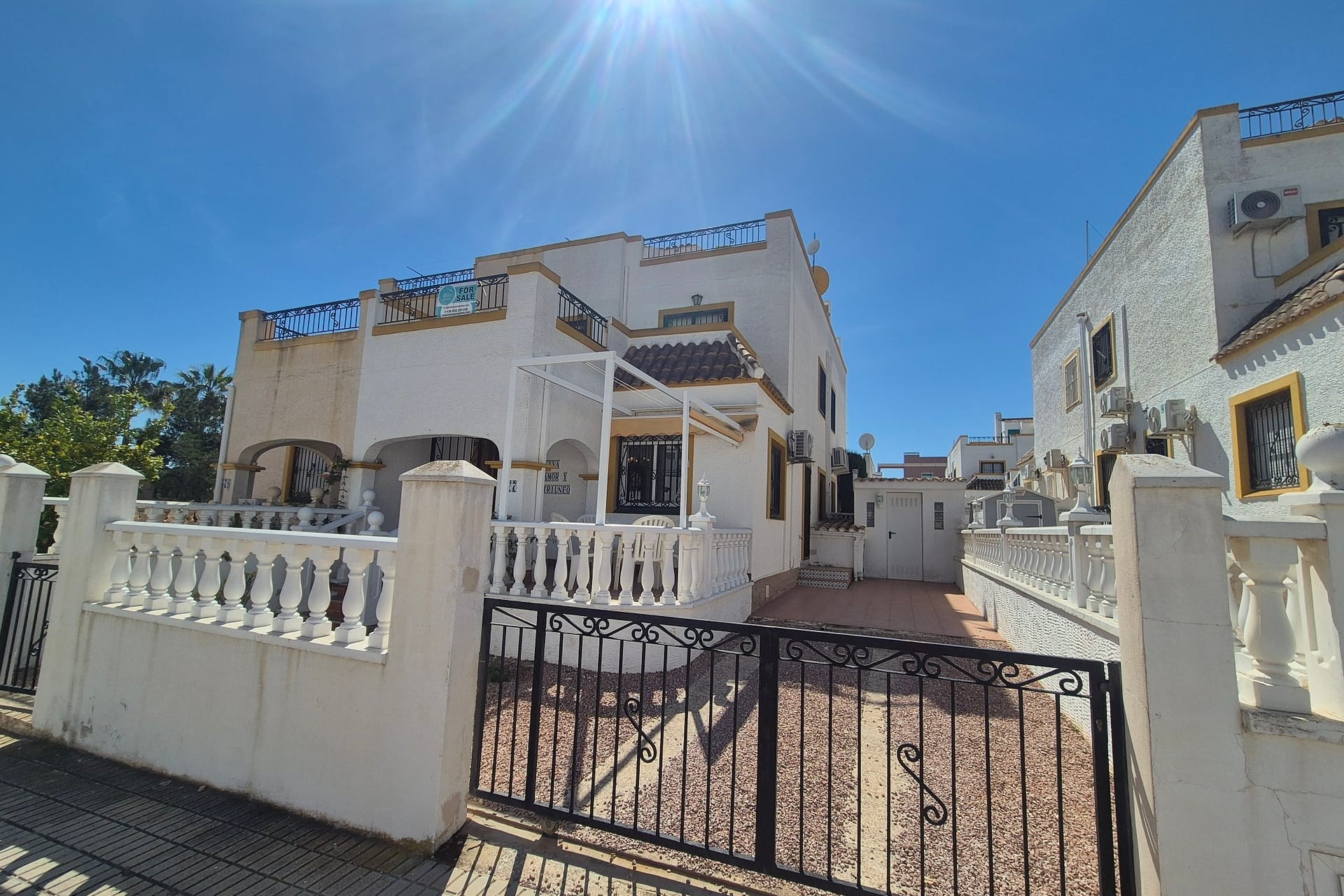 Resale - Semi Detached Villa -
Los Altos