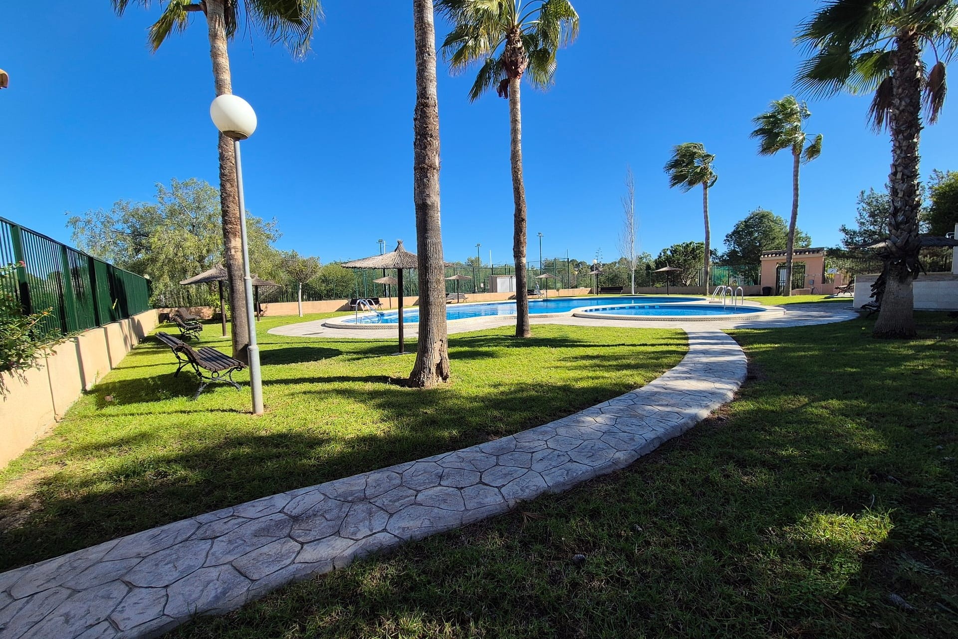 Resale - Semi Detached Villa -
Los Altos