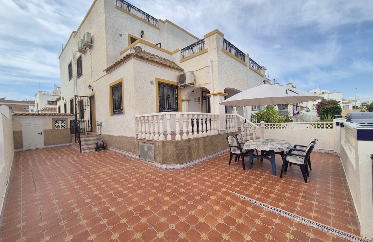 Resale - Semi Detached Villa -
Los Altos