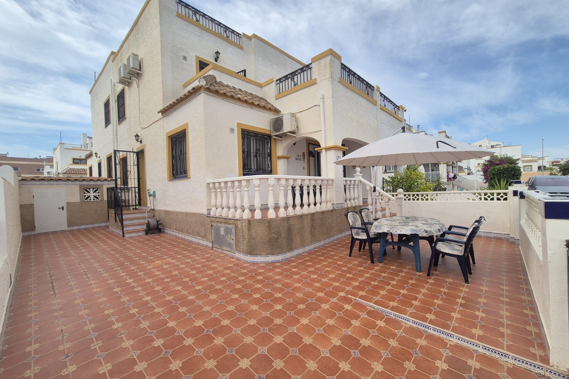 Resale - Semi Detached Villa -
Los Altos