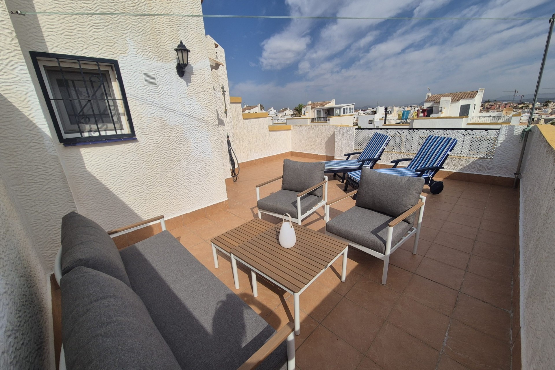 Resale - Semi Detached Villa -
Los Altos