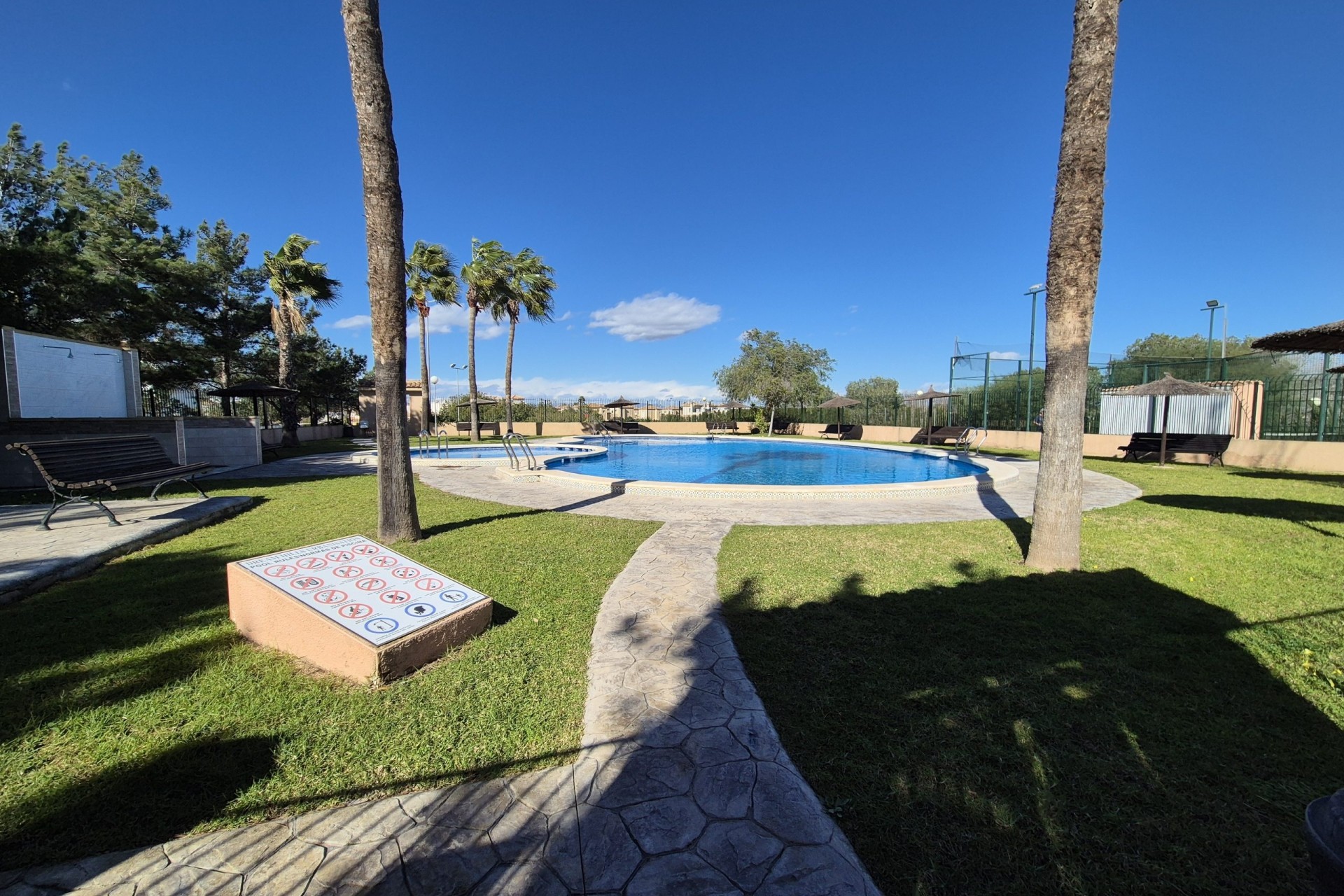 Resale - Semi Detached Villa -
Los Altos