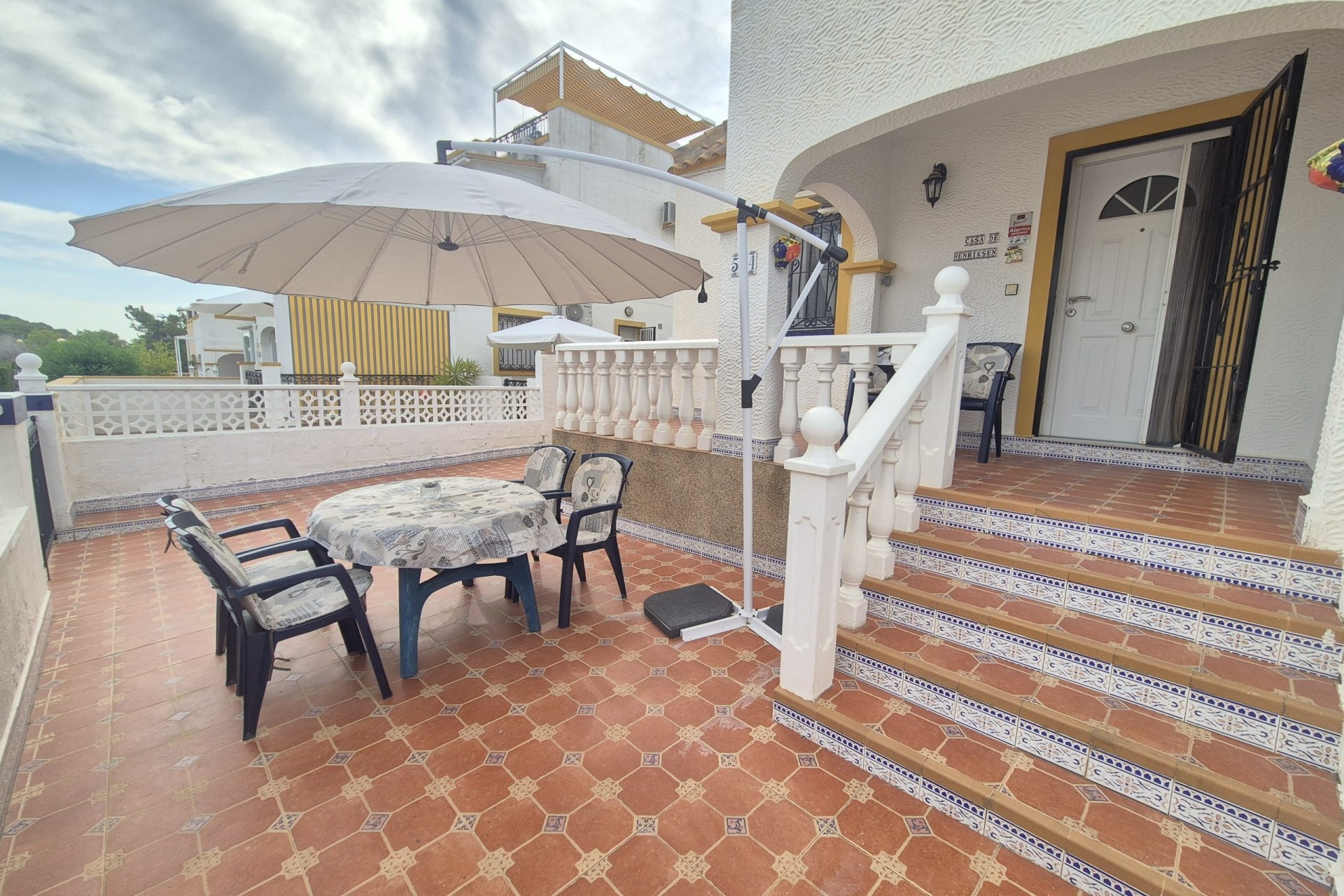 Resale - Semi Detached Villa -
Los Altos