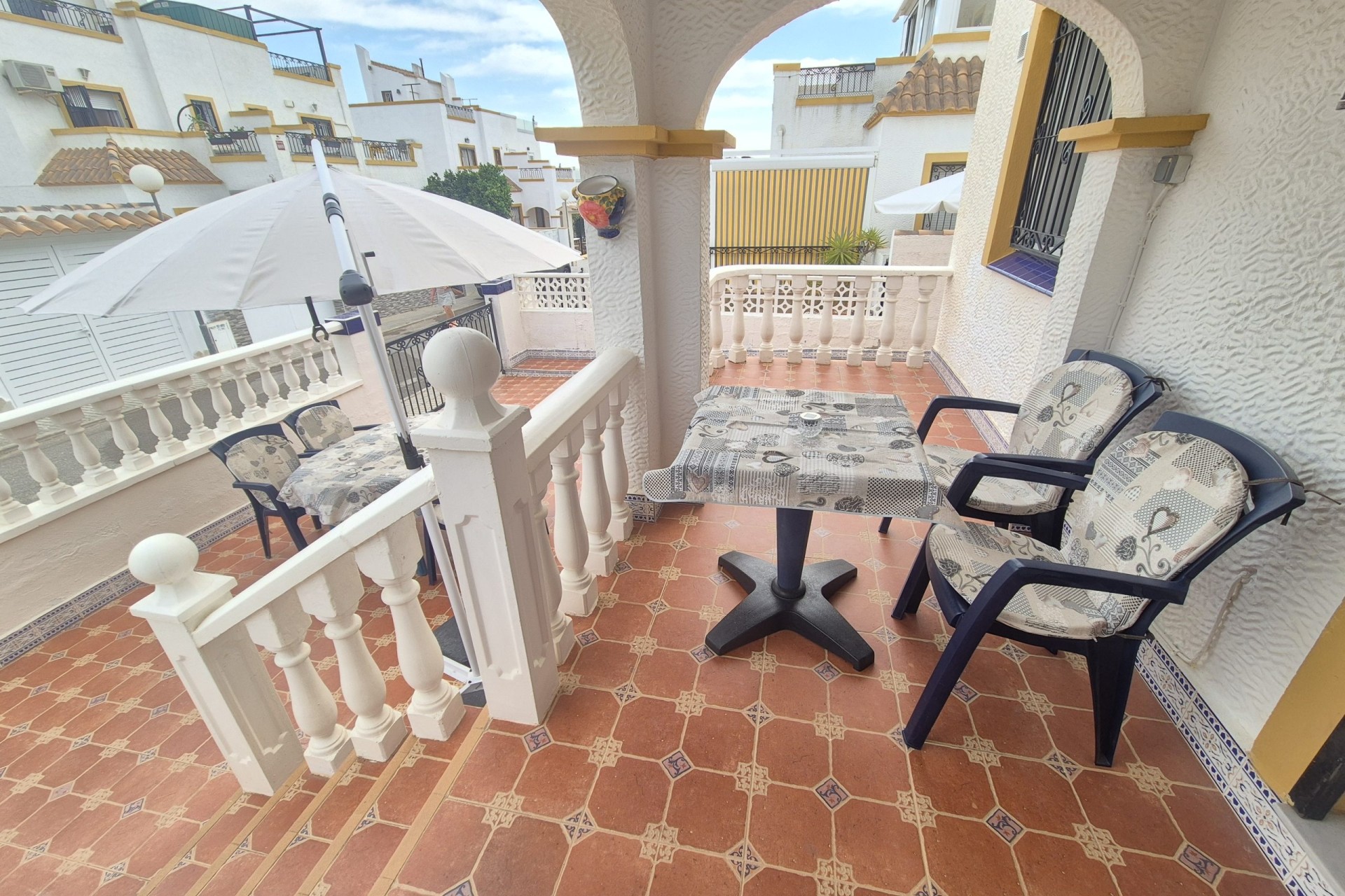 Resale - Semi Detached Villa -
Los Altos