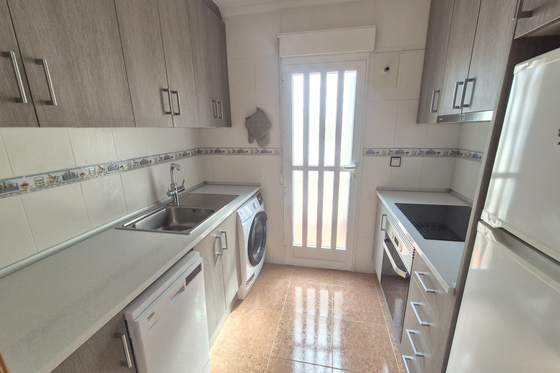 Resale - Semi Detached Villa -
Los Altos