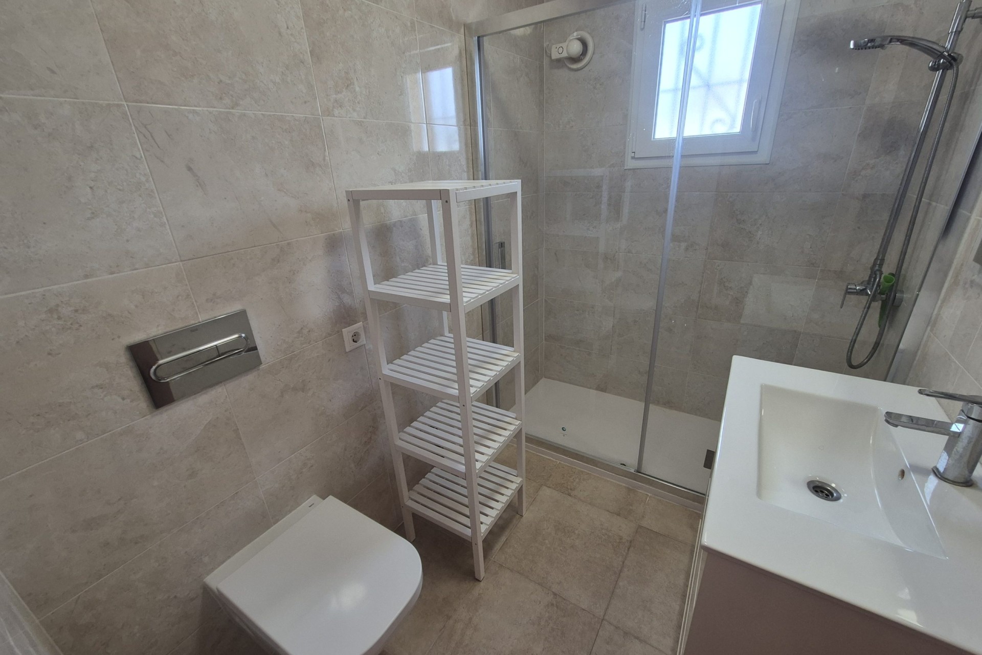 Resale - Semi Detached Villa -
Los Altos