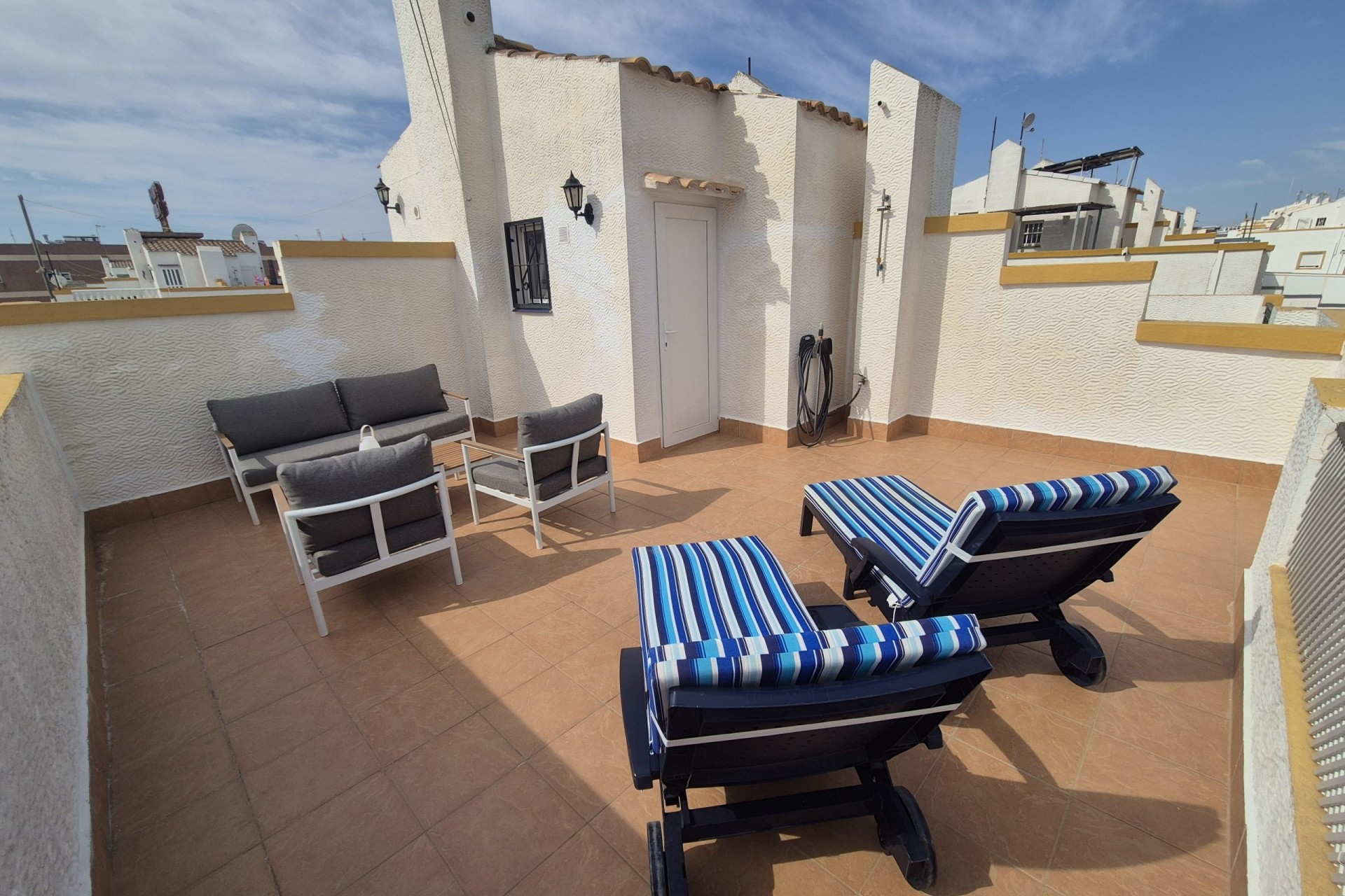 Resale - Semi Detached Villa -
Los Altos