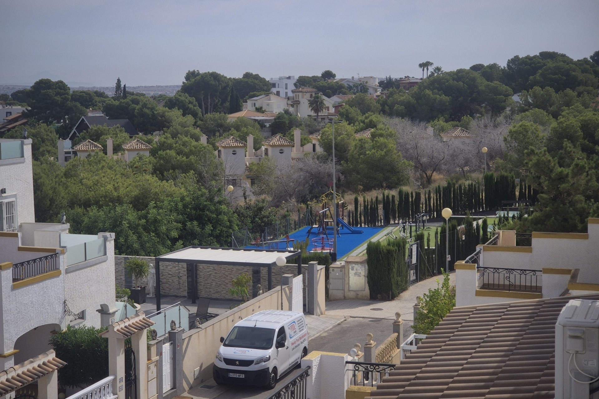 Resale - Semi Detached Villa -
Los Altos