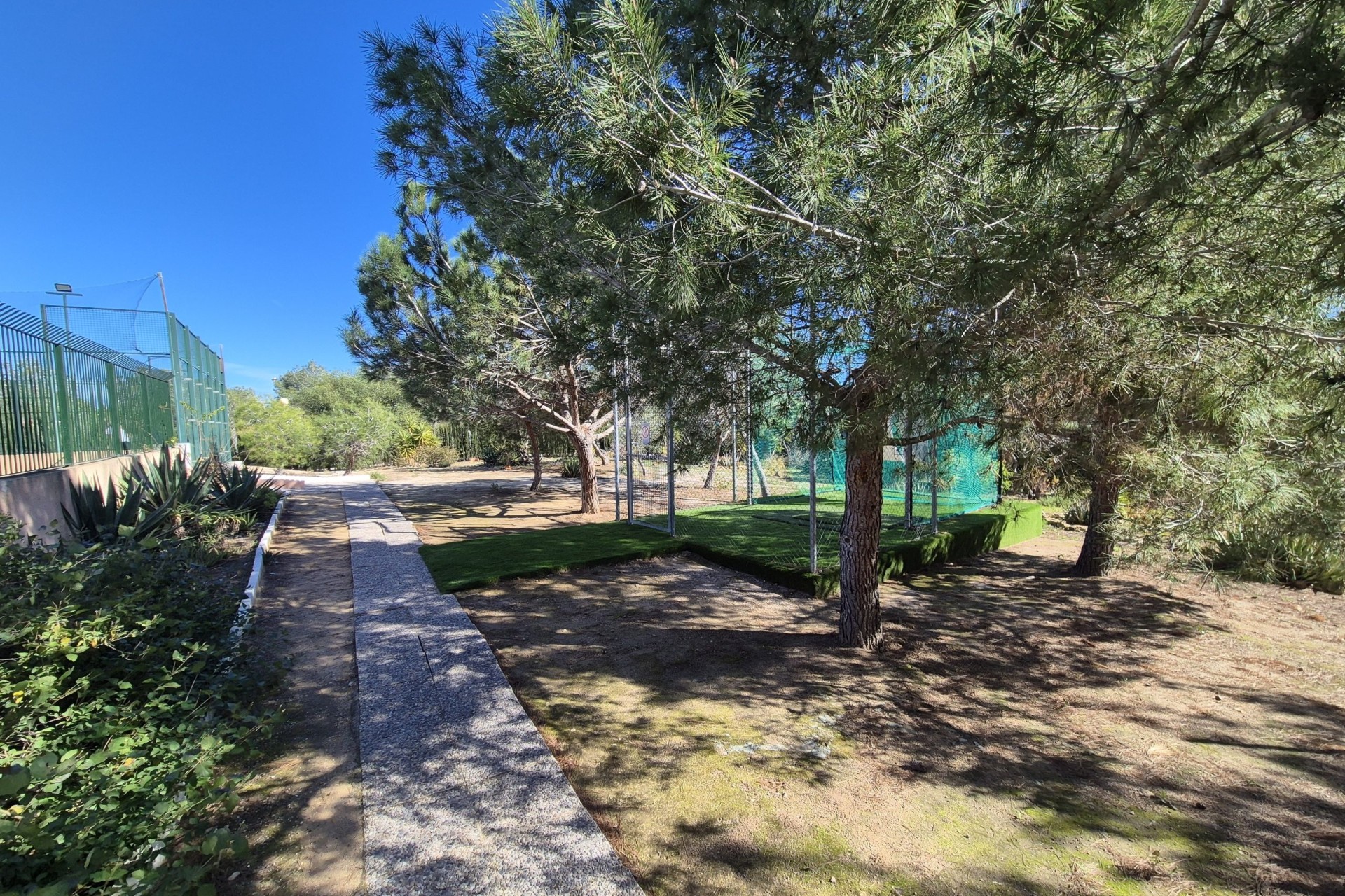 Resale - Semi Detached Villa -
Los Altos