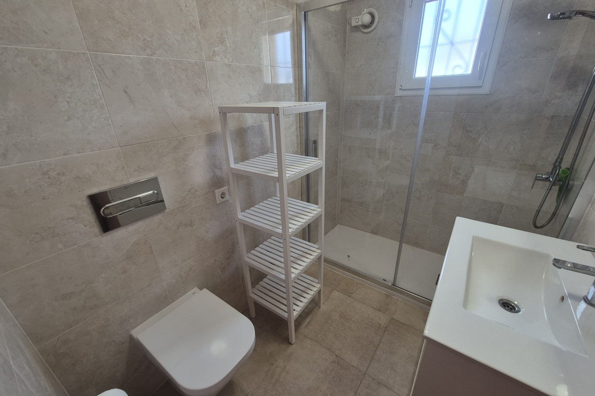 Resale - Semi Detached Villa -
Los Altos
