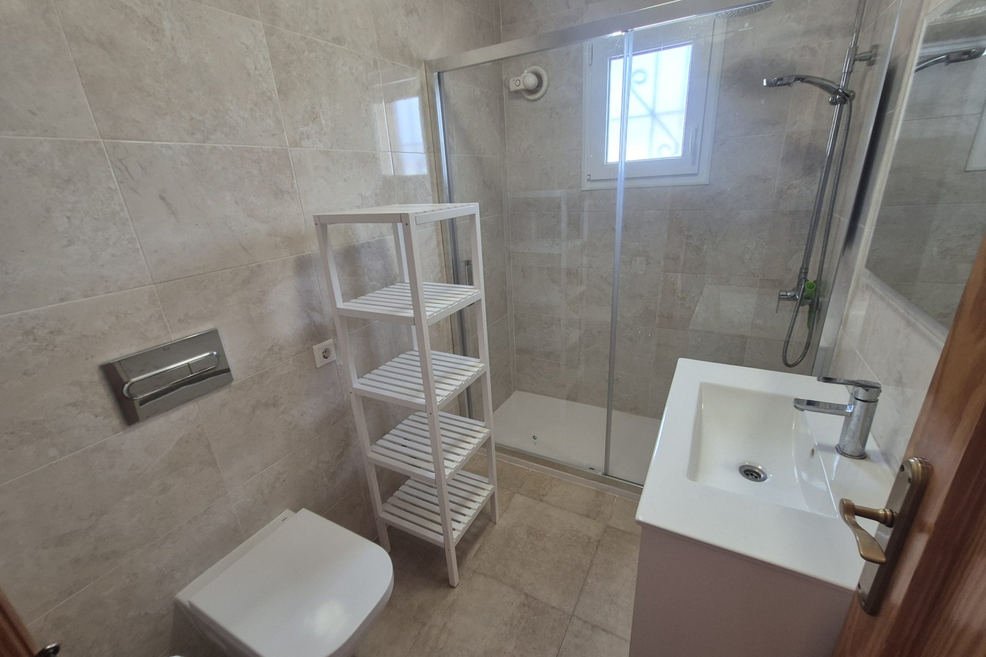 Resale - Semi Detached Villa -
Los Altos