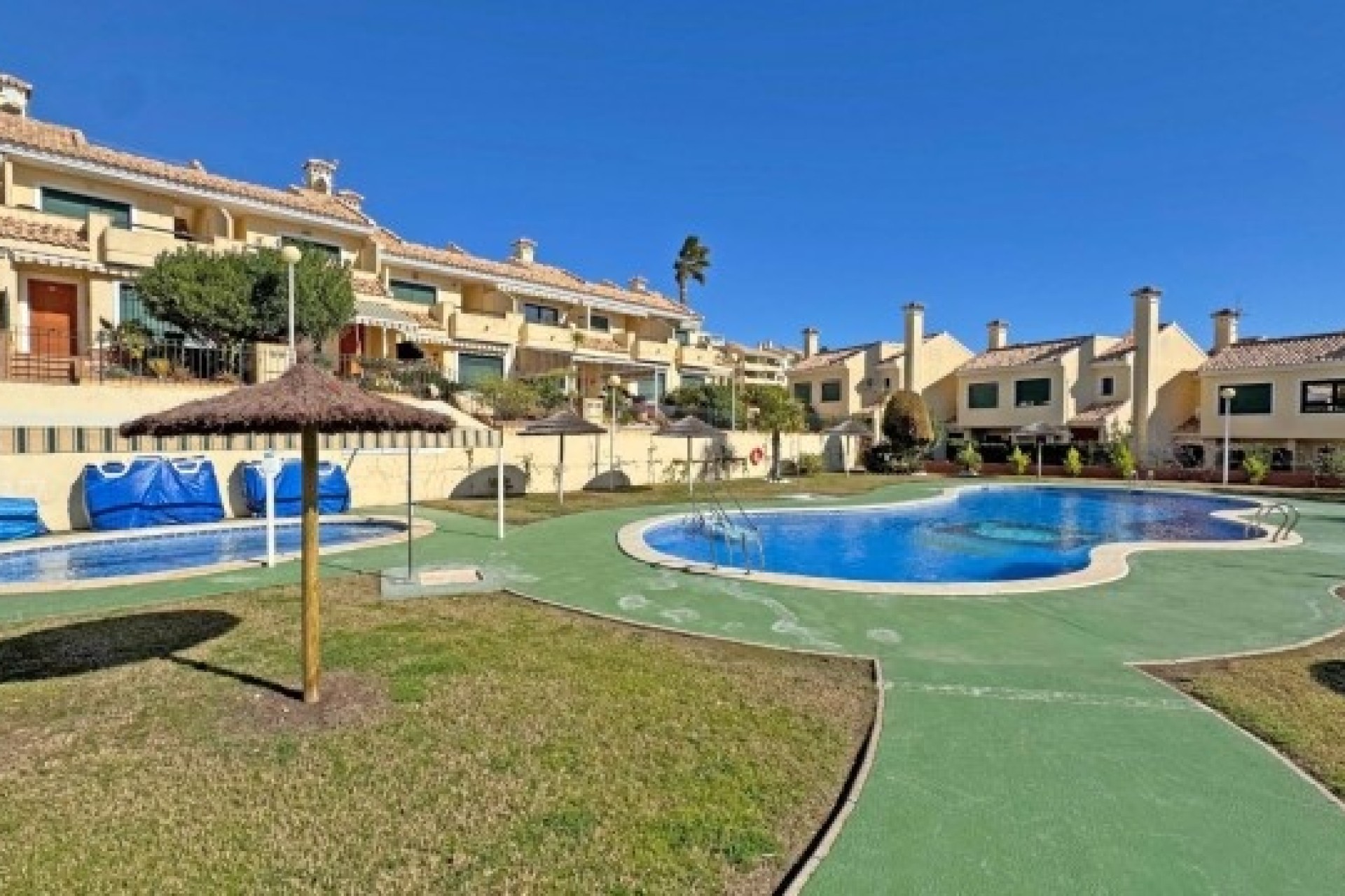 Resale - Semi Detached Villa -
Orihuela Costa - 0
