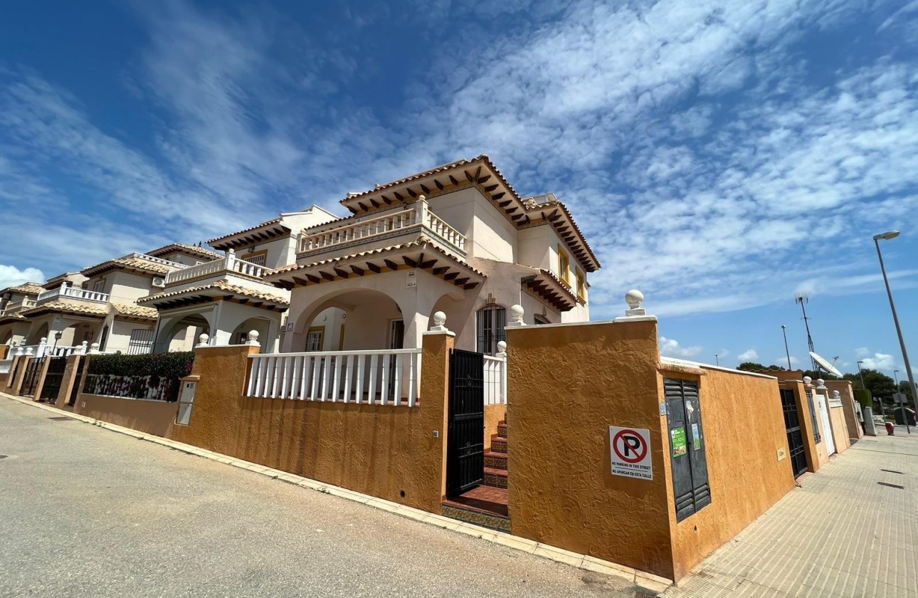 Resale - Semi Detached Villa -
Orihuela Costa - Montezenia