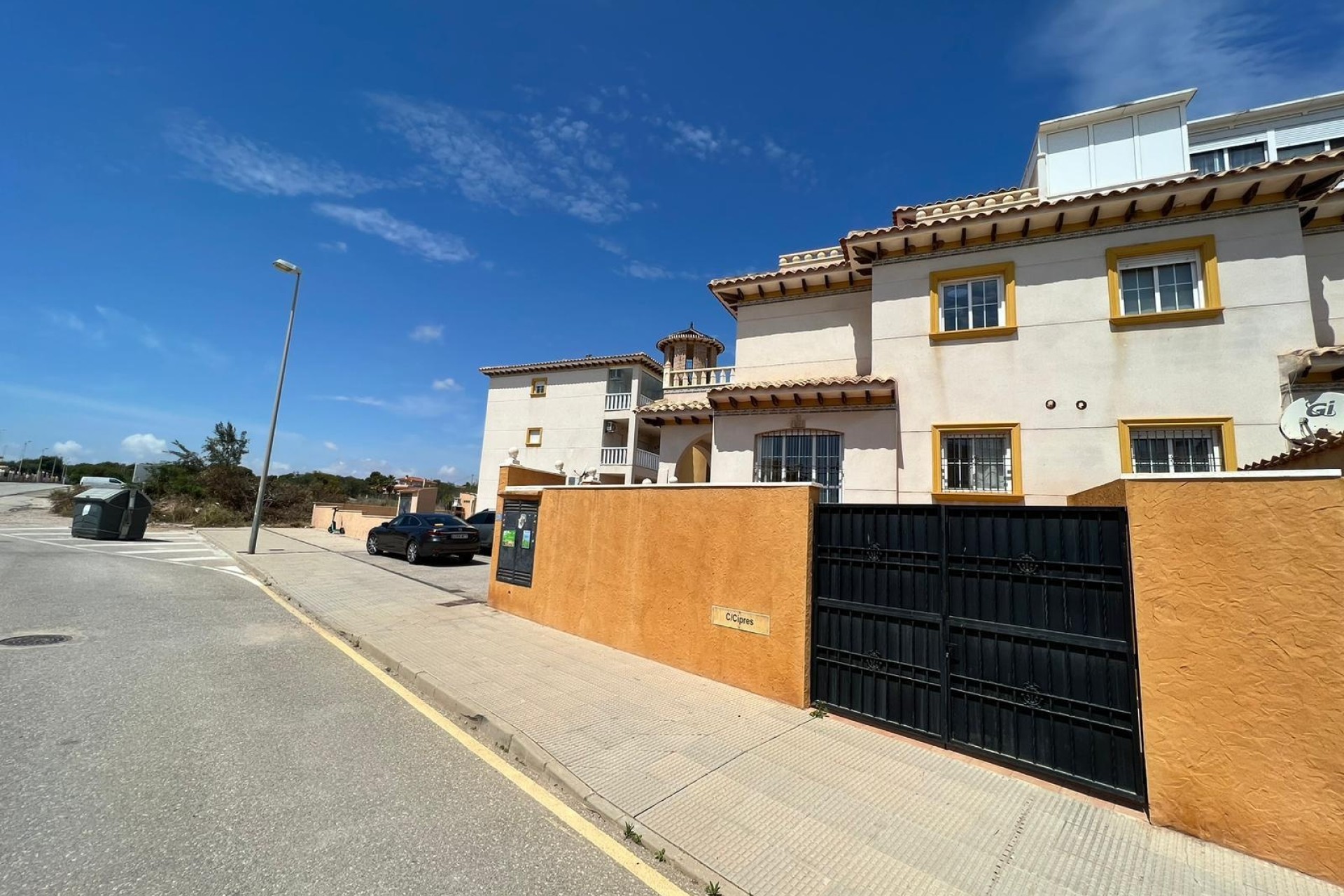Resale - Semi Detached Villa -
Orihuela Costa - Montezenia