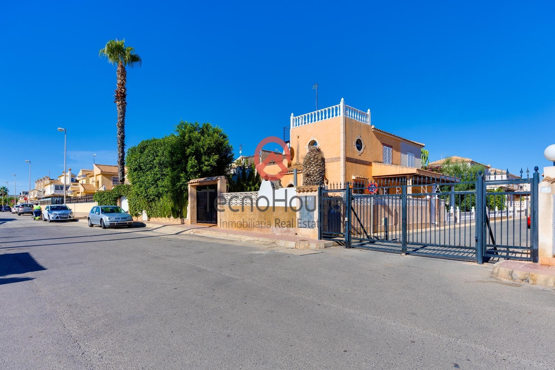 Resale - Semi Detached Villa -
Orihuela Costa - Playa Flamenca