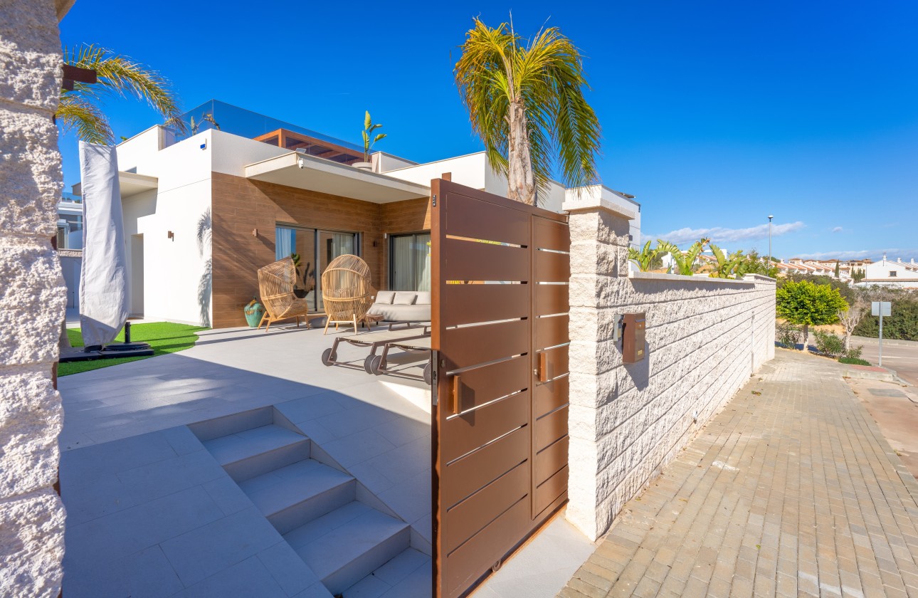 Resale - Semi Detached Villa -
San Miguel de Salinas