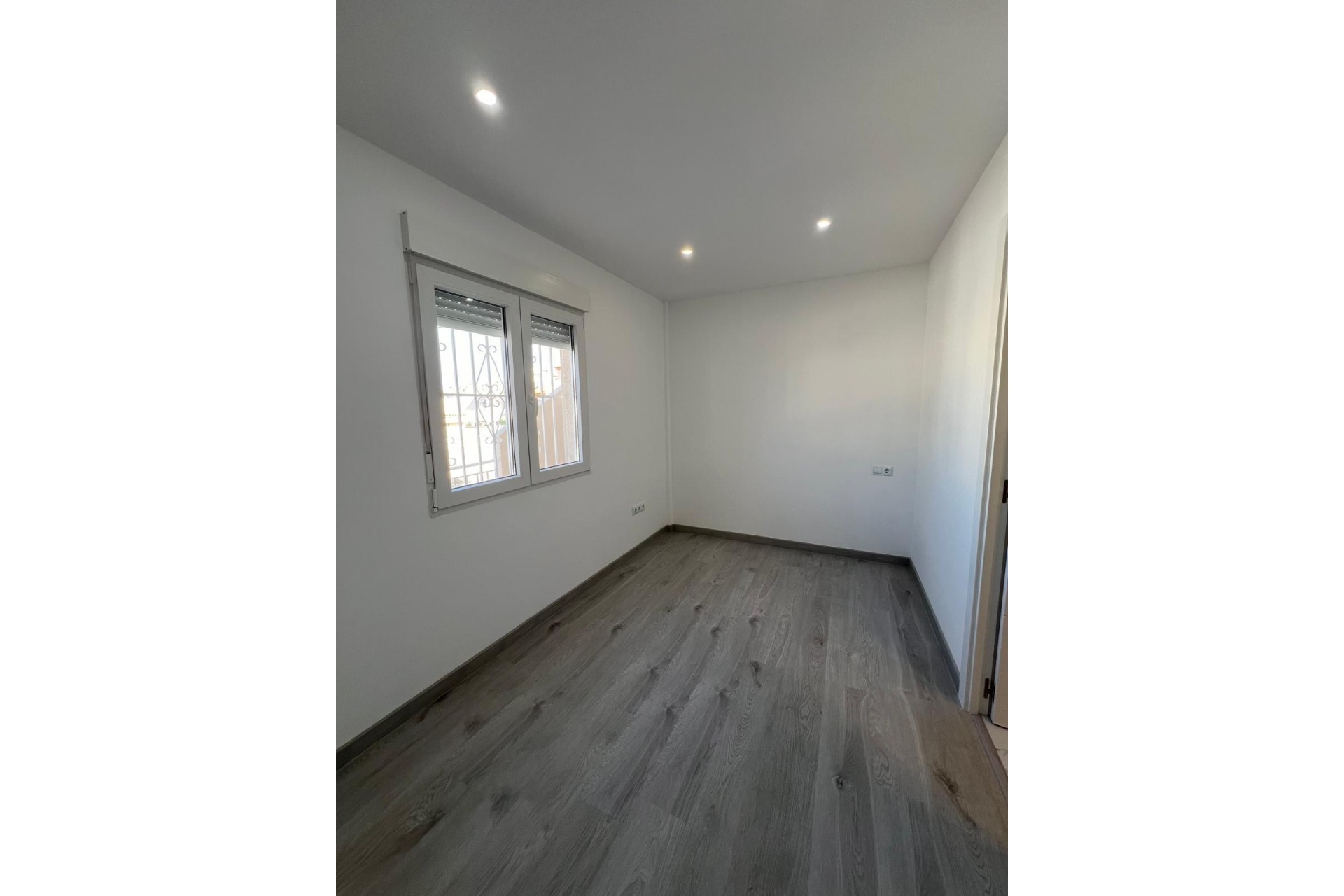 Resale - Semi Detached Villa -
Torrevieja - Torreblanca