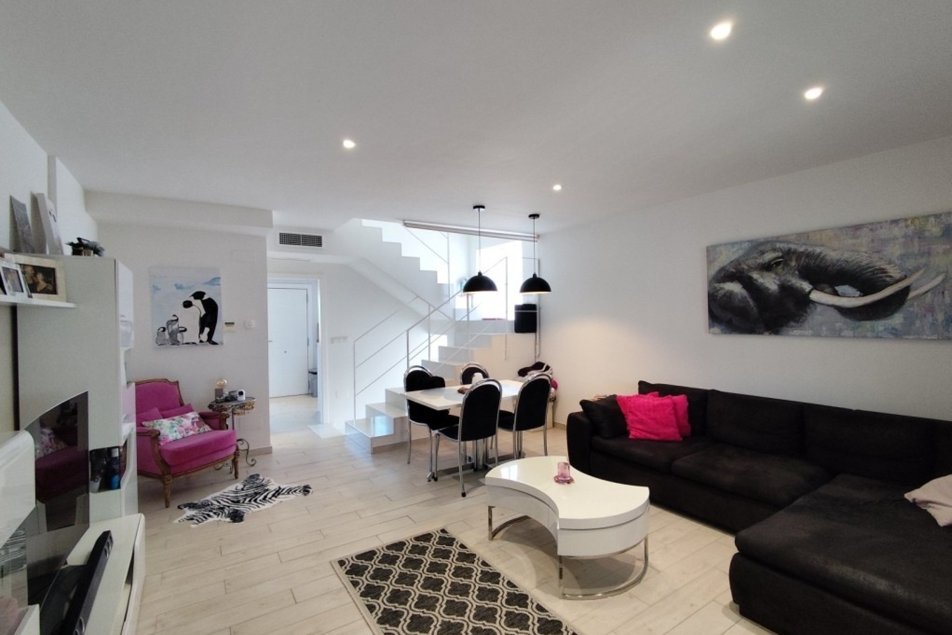 Resale - Semi Detached Villa -
Torrevieja