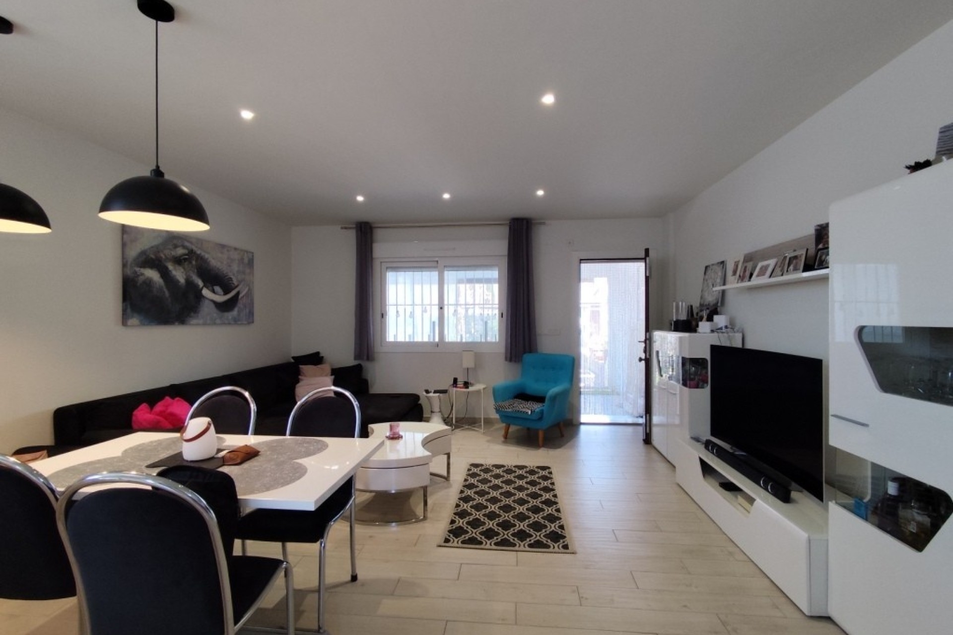 Resale - Semi Detached Villa -
Torrevieja