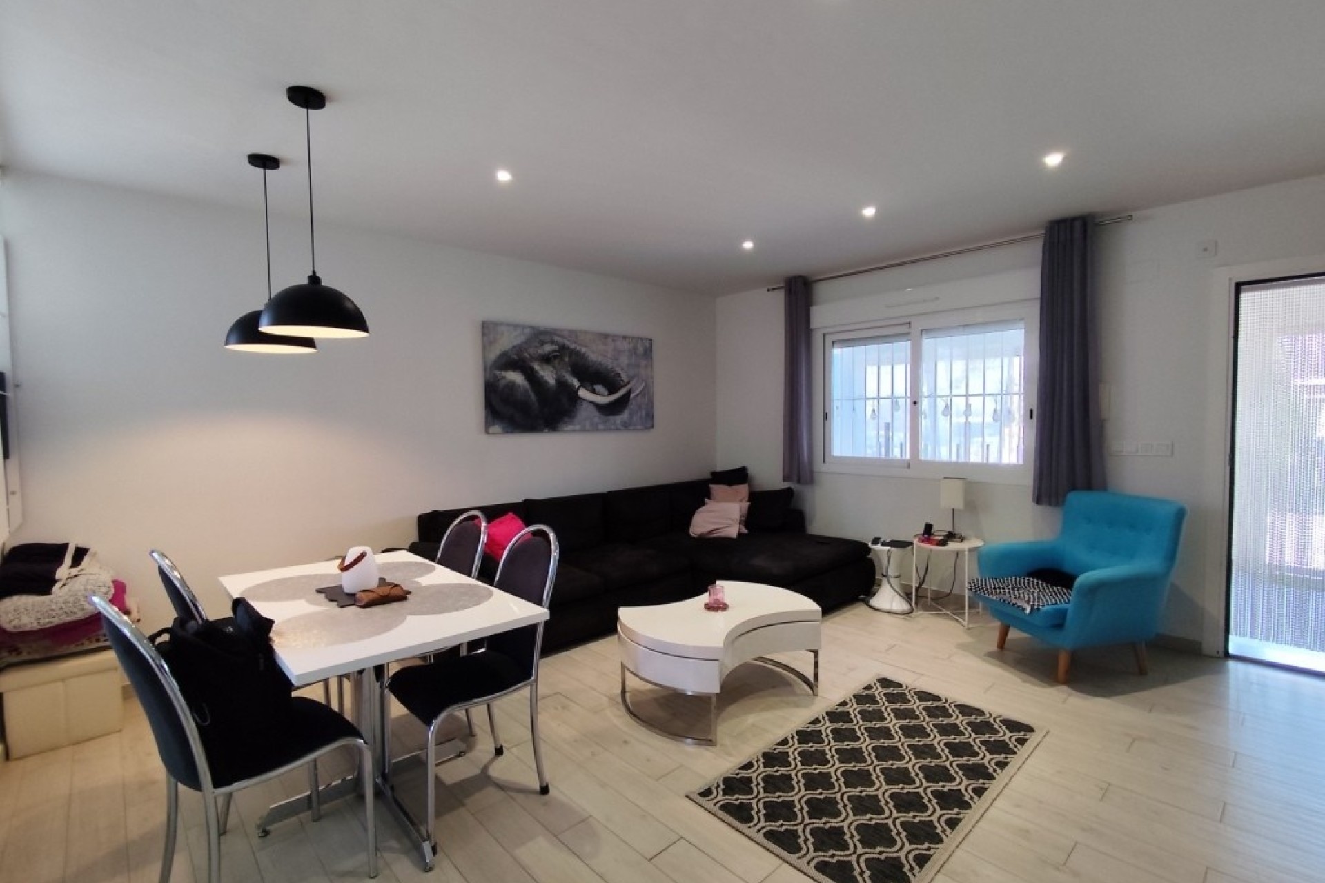Resale - Semi Detached Villa -
Torrevieja