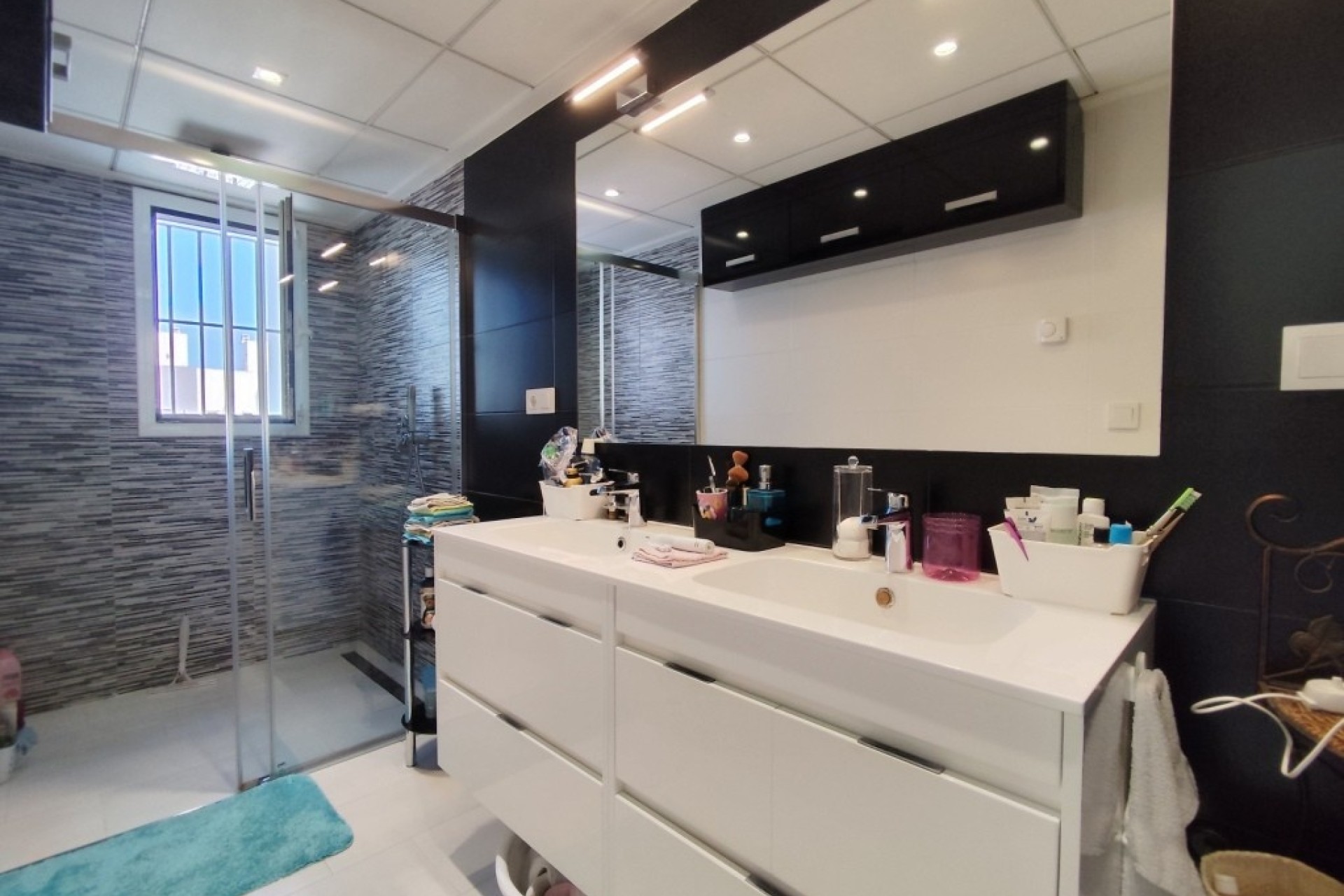 Resale - Semi Detached Villa -
Torrevieja