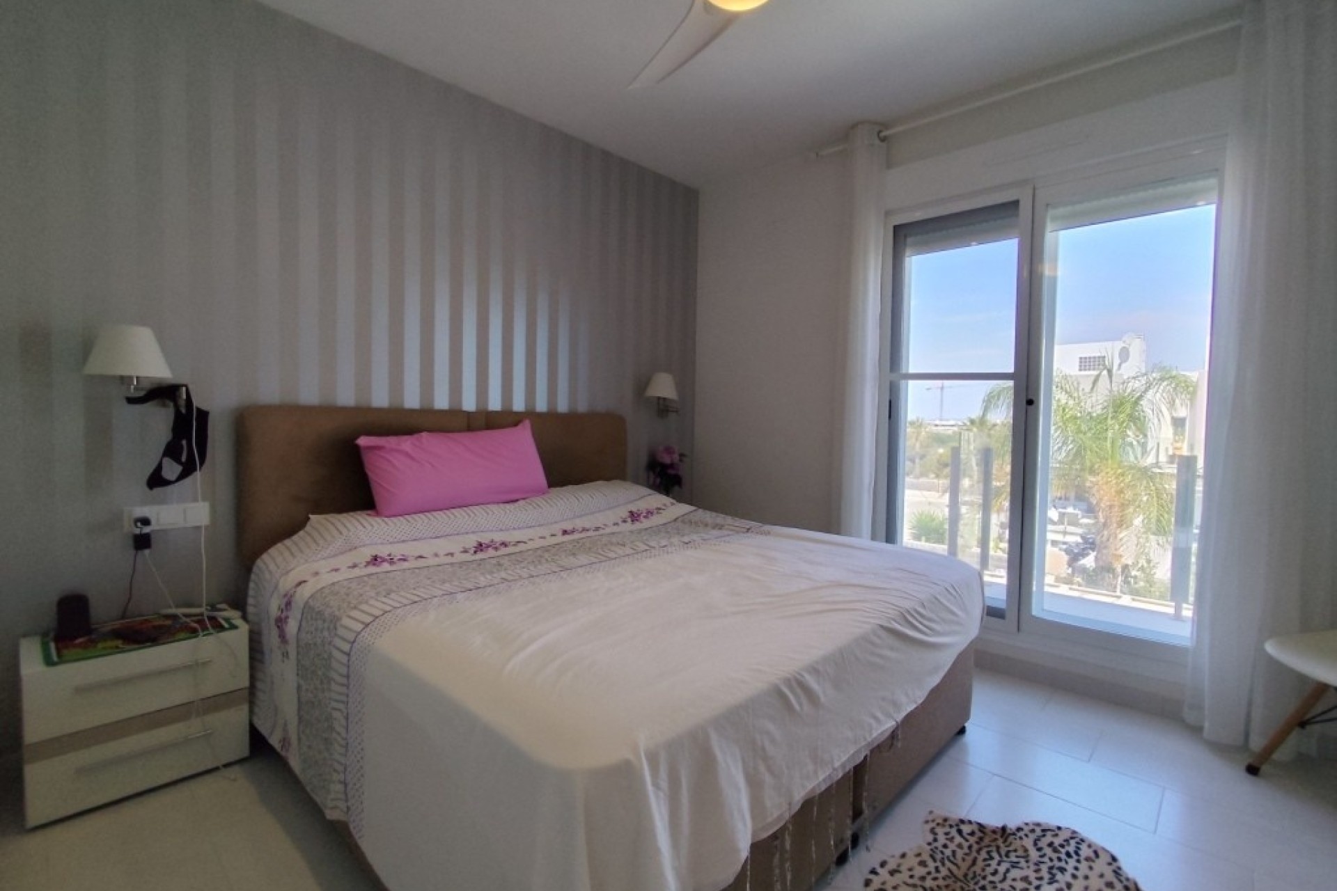 Resale - Semi Detached Villa -
Torrevieja