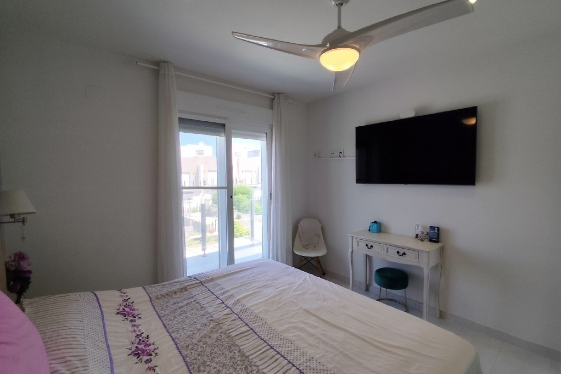 Resale - Semi Detached Villa -
Torrevieja