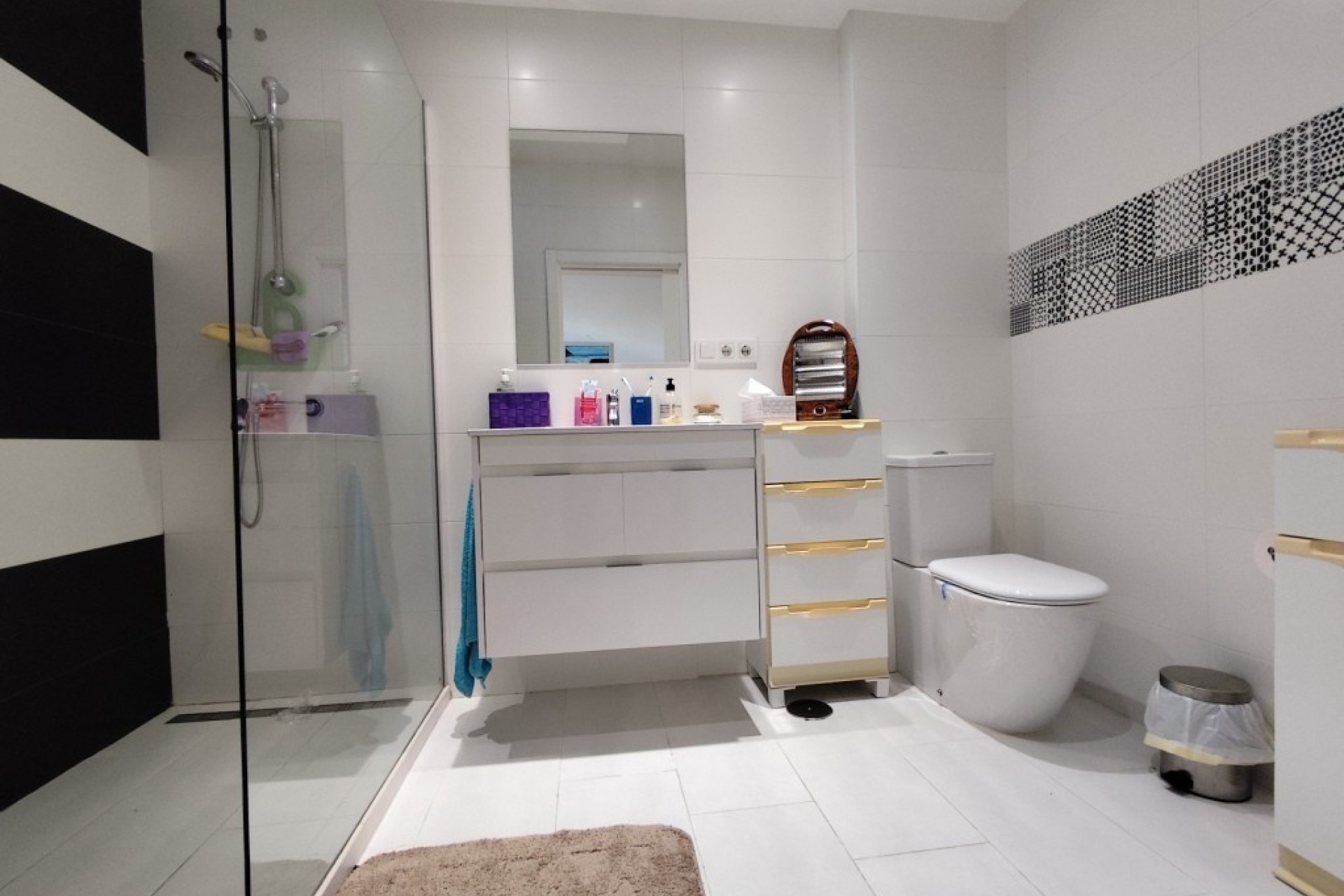 Resale - Semi Detached Villa -
Torrevieja