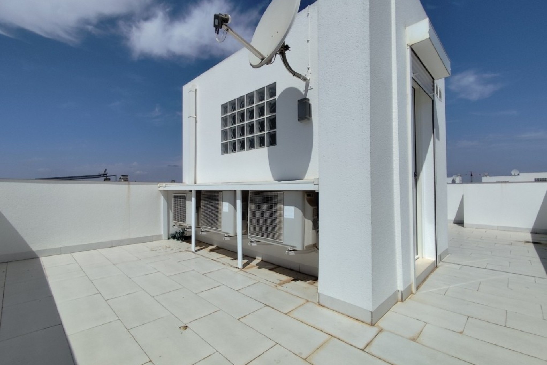 Resale - Semi Detached Villa -
Torrevieja