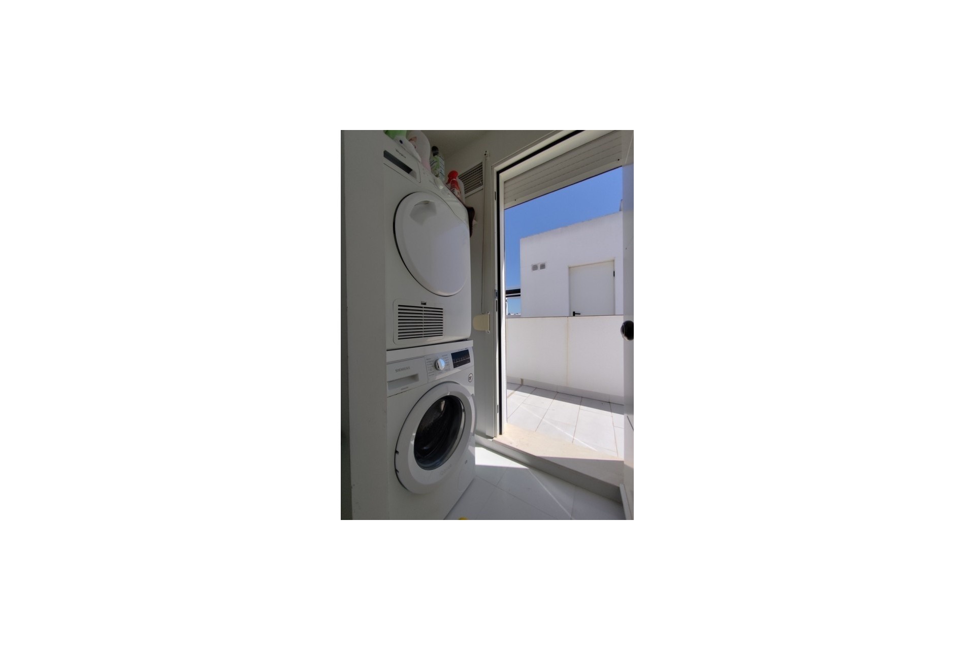 Resale - Semi Detached Villa -
Torrevieja