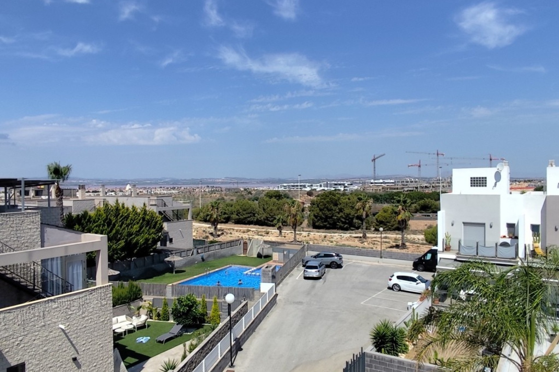 Resale - Semi Detached Villa -
Torrevieja