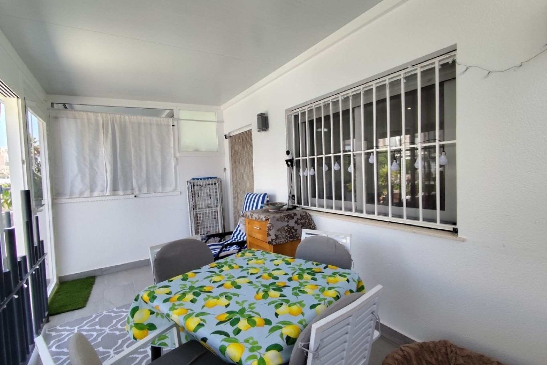 Resale - Semi Detached Villa -
Torrevieja