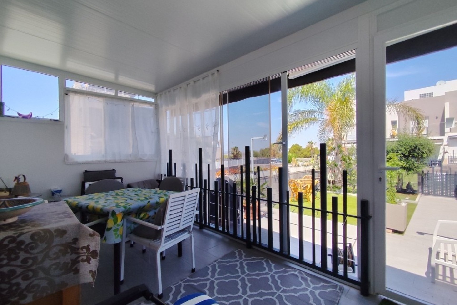 Resale - Semi Detached Villa -
Torrevieja