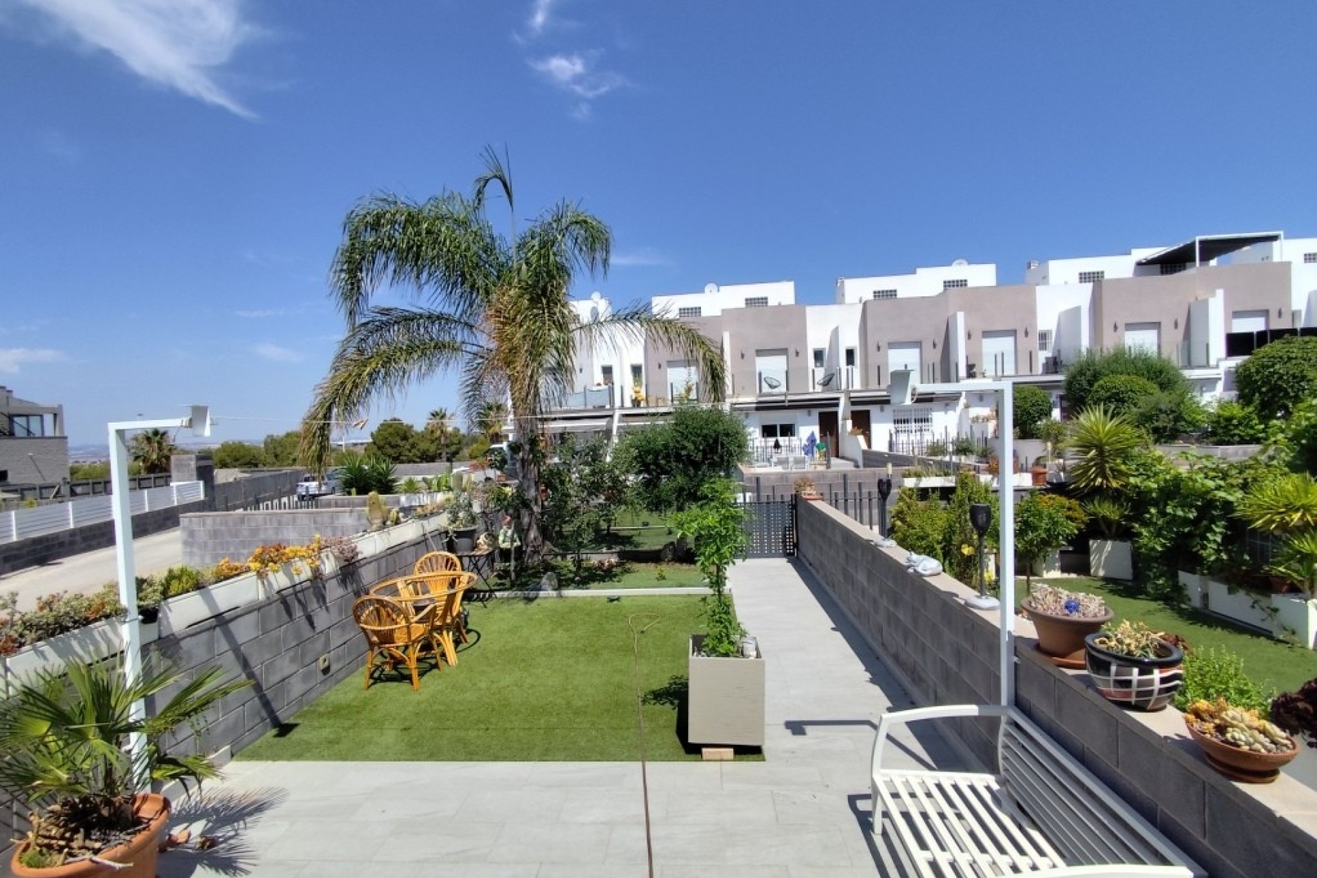 Resale - Semi Detached Villa -
Torrevieja