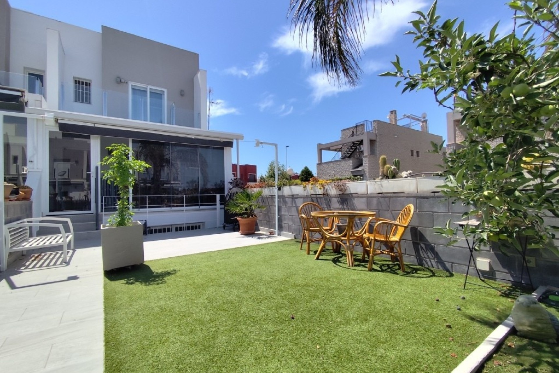 Resale - Semi Detached Villa -
Torrevieja