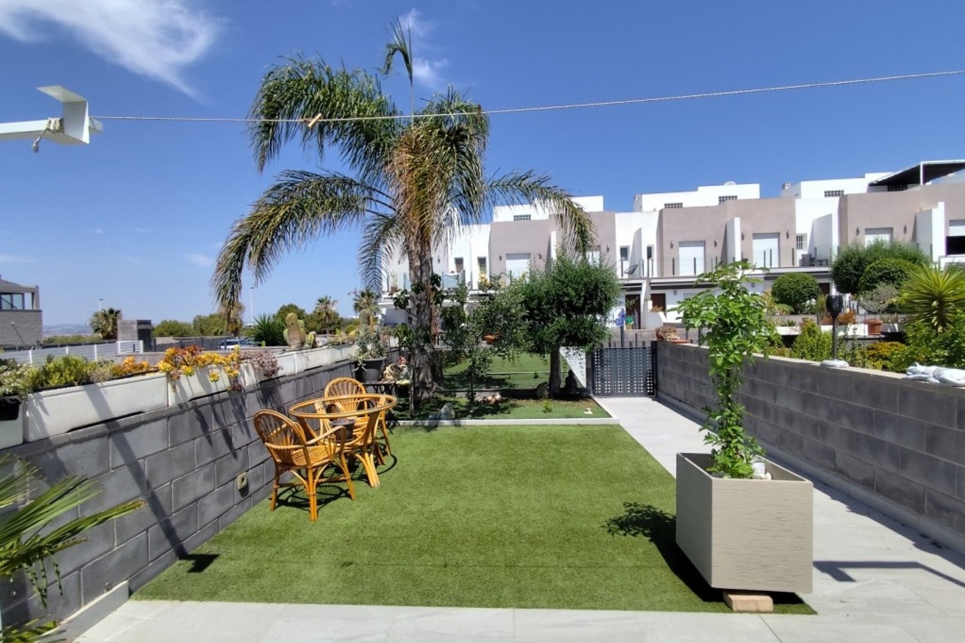 Resale - Semi Detached Villa -
Torrevieja