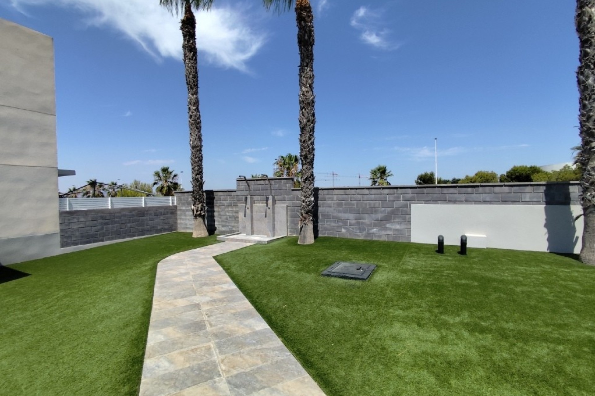 Resale - Semi Detached Villa -
Torrevieja